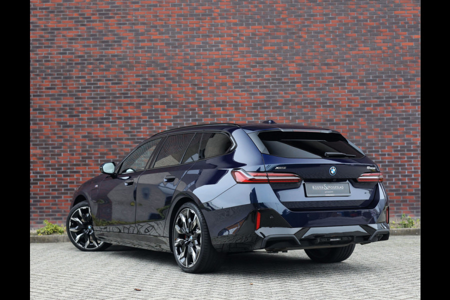 BMW 5 Serie Touring 550e xDrive | Pano - Trekhaak - B&W