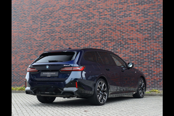 BMW 5 Serie Touring 550e xDrive | Pano - Trekhaak - B&W