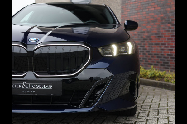 BMW 5 Serie Touring 550e xDrive | Pano - Trekhaak - B&W