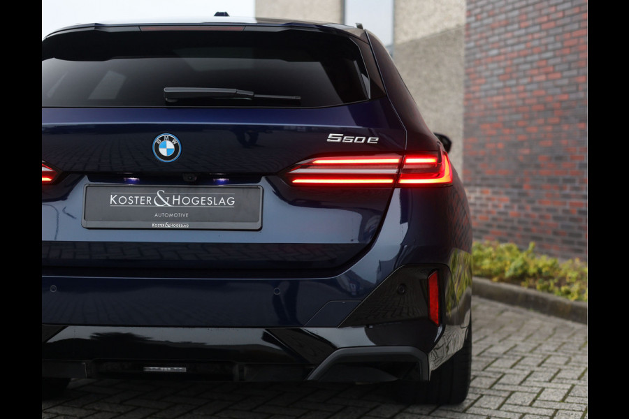 BMW 5 Serie Touring 550e xDrive | Pano - Trekhaak - B&W