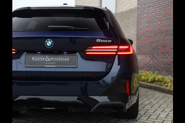 BMW 5 Serie Touring 550e xDrive | Pano - Trekhaak - B&W
