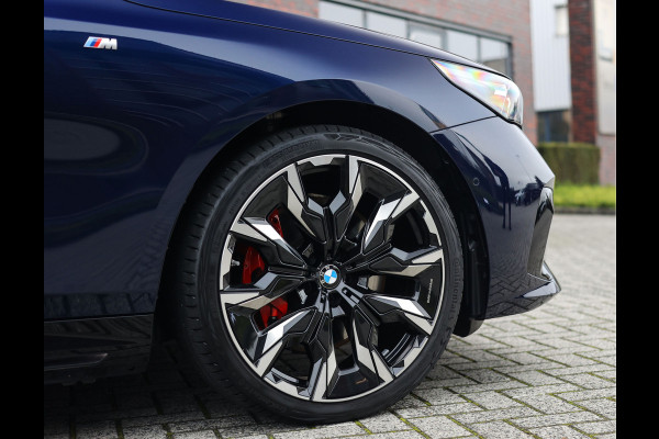 BMW 5 Serie Touring 550e xDrive | Pano - Trekhaak - B&W