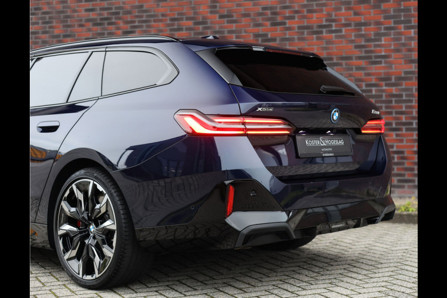 BMW 5 Serie Touring 550e xDrive | Pano - Trekhaak - B&W