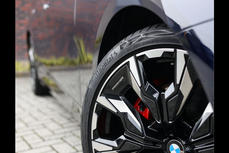 BMW 5 Serie Touring 550e xDrive | Pano - Trekhaak - B&W