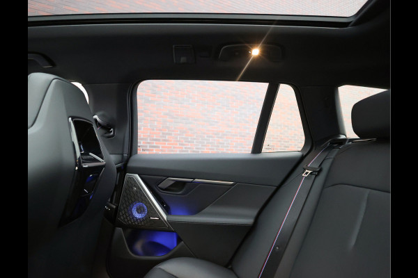 BMW 5 Serie Touring 550e xDrive | Pano - Trekhaak - B&W