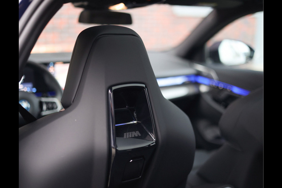 BMW 5 Serie Touring 550e xDrive | Pano - Trekhaak - B&W