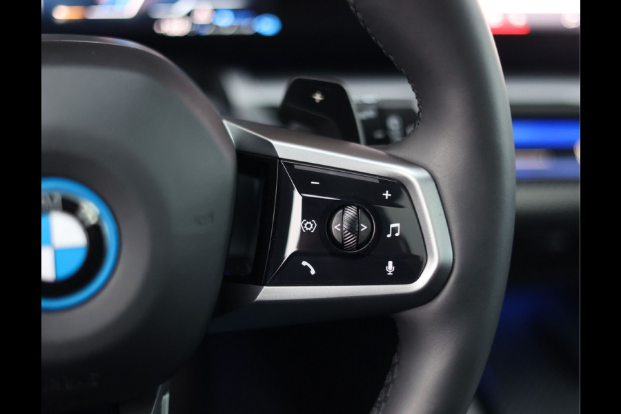 BMW 5 Serie Touring 550e xDrive | Pano - Trekhaak - B&W