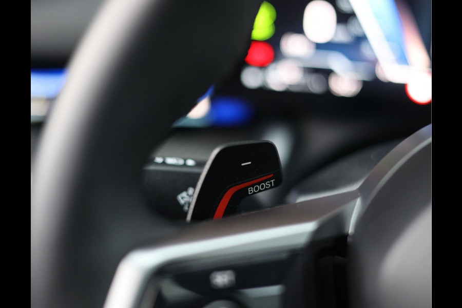 BMW 5 Serie Touring 550e xDrive | Pano - Trekhaak - B&W