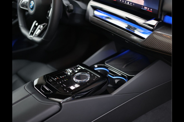 BMW 5 Serie Touring 550e xDrive | Pano - Trekhaak - B&W