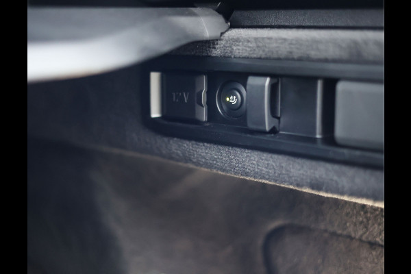 BMW 5 Serie Touring 550e xDrive | Pano - Trekhaak - B&W