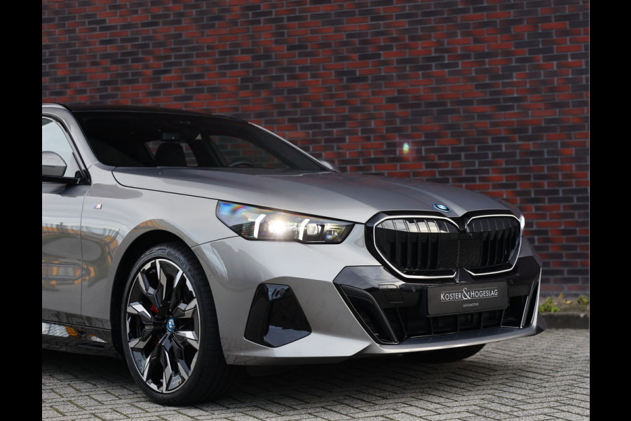 BMW 5 Serie Touring 550e xDrive | Sportstoel - Pano - Trekhaak - Bow&Wil