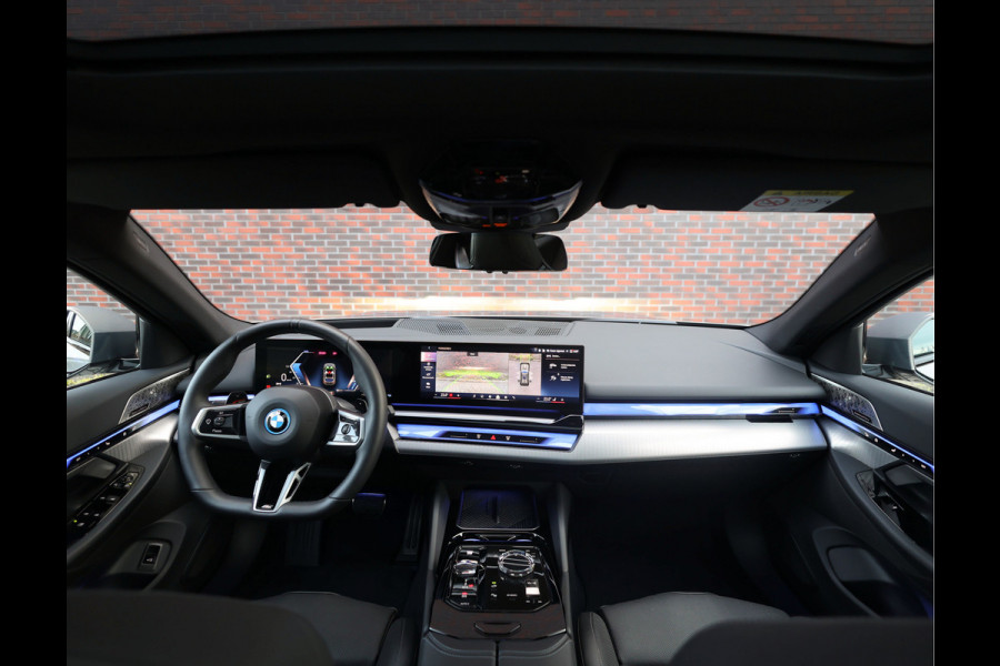 BMW 5 Serie Touring 550e xDrive | Sportstoel - Pano - Trekhaak - Bow&Wil