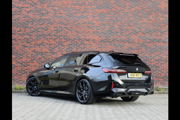 BMW 5 Serie Touring 550e xDrive | M performance - Pano - B&W - Trekhaak
