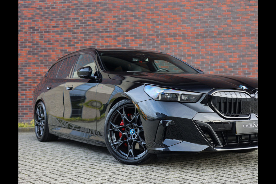 BMW 5 Serie Touring 550e xDrive | M performance - Pano - B&W - Trekhaak