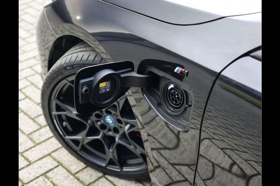 BMW 5 Serie Touring 550e xDrive | M performance - Pano - B&W - Trekhaak