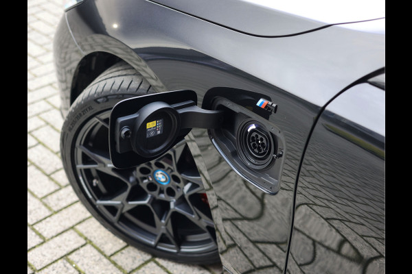 BMW 5 Serie Touring 550e xDrive | M performance - Pano - B&W - Trekhaak