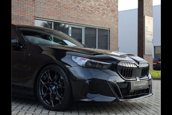 BMW 5 Serie Touring 550e xDrive | M performance - Pano - B&W - Trekhaak