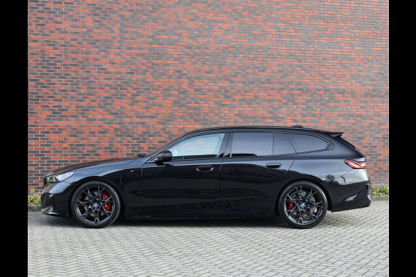 BMW 5 Serie Touring 550e xDrive | M performance - Pano - B&W - Trekhaak