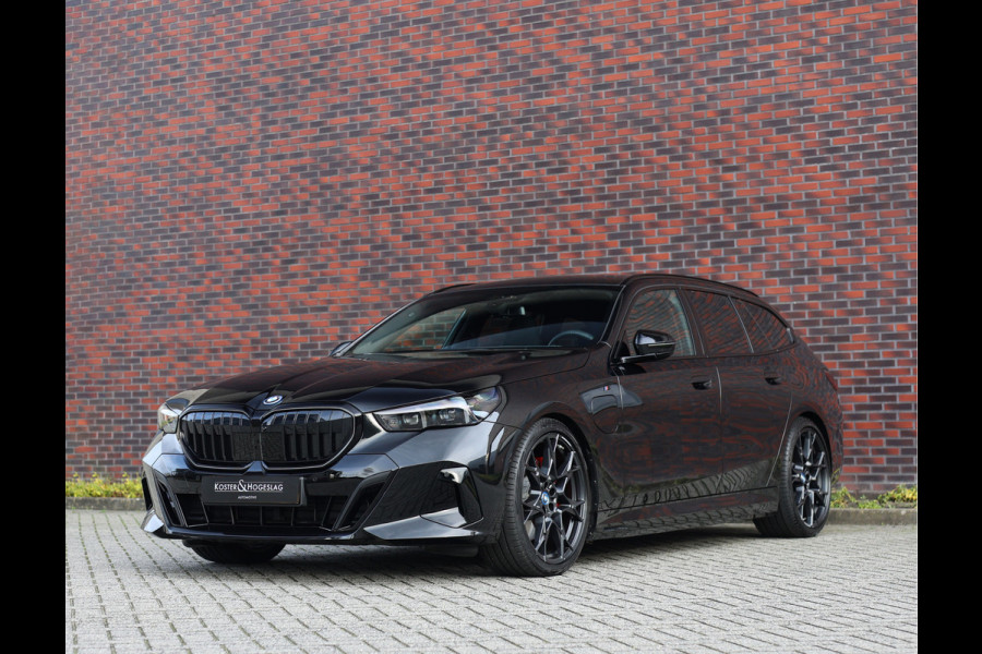 BMW 5 Serie Touring 550e xDrive | M performance - Pano - B&W - Trekhaak