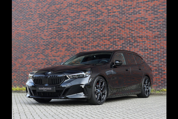 BMW 5 Serie Touring 550e xDrive | M performance - Pano - B&W - Trekhaak