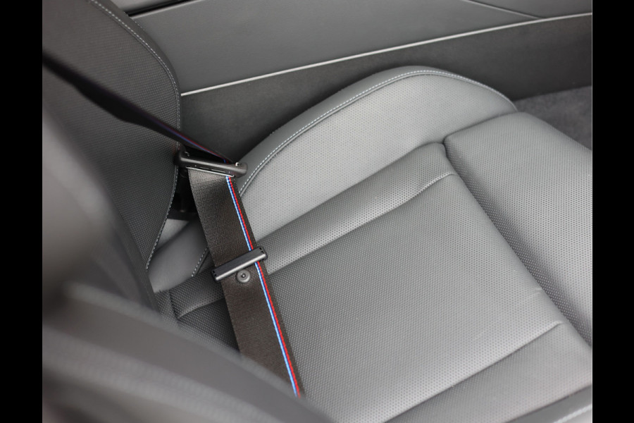 BMW 5 Serie Touring 550e xDrive | M performance - Pano - B&W - Trekhaak