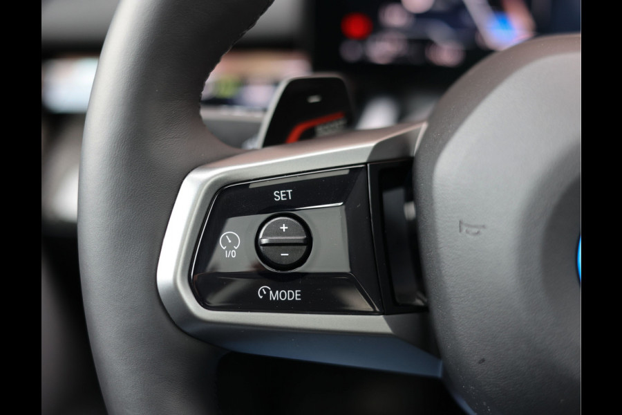 BMW 5 Serie Touring 550e xDrive | M performance - Pano - B&W - Trekhaak