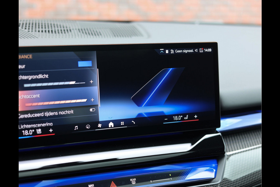 BMW 5 Serie Touring 550e xDrive | M performance - Pano - B&W - Trekhaak