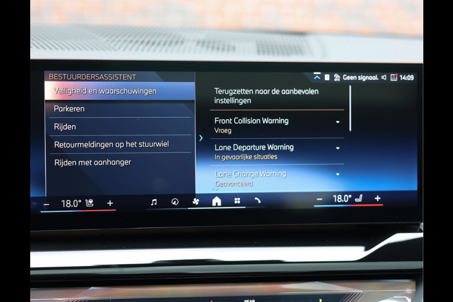 BMW 5 Serie Touring 550e xDrive | M performance - Pano - B&W - Trekhaak