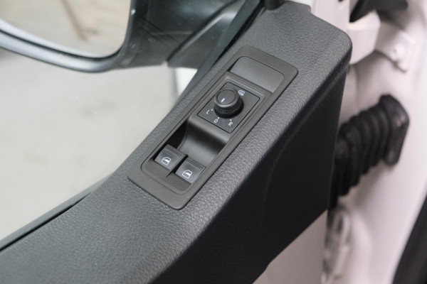 Volkswagen Transporter 2.0 TDI 150 PK L2H1 DC - N.A.P. Airco, Cruise, PDC, Trekhaak.