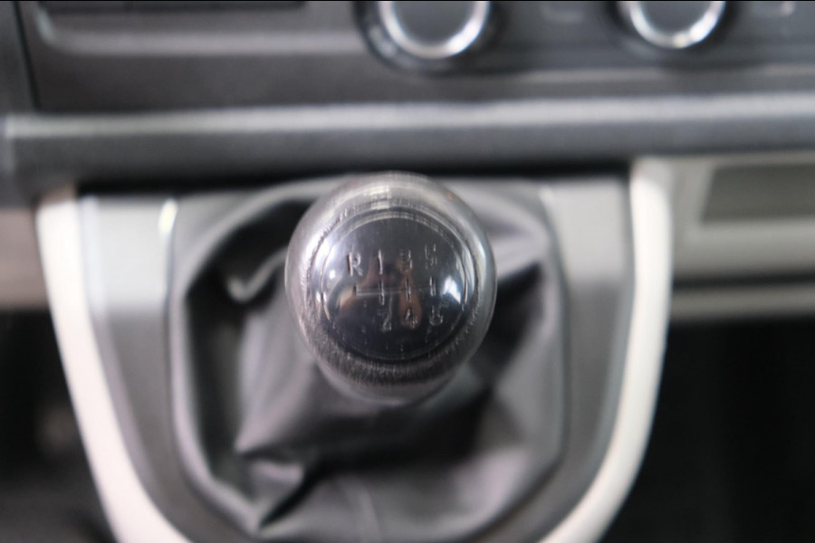 Volkswagen Transporter 2.0 TDI 150 PK L2H1 DC - N.A.P. Airco, Cruise, PDC, Trekhaak.