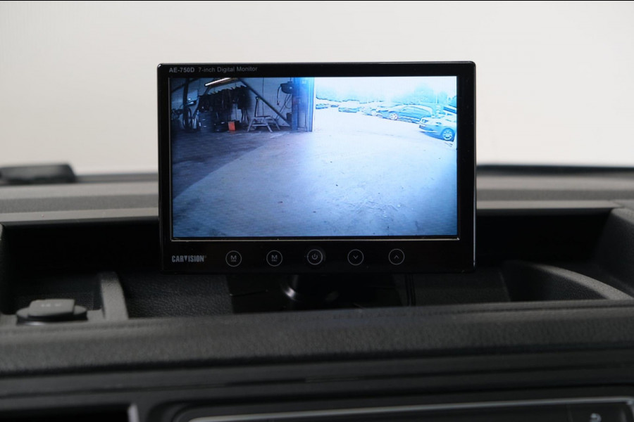 Volkswagen Transporter 2.0 TDI 150 PK L2H1 DC - N.A.P. Airco, Cruise, PDC, Trekhaak.