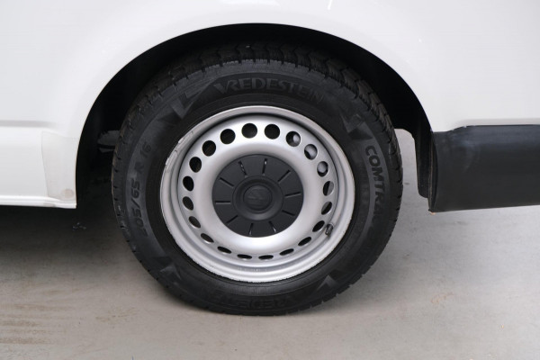 Volkswagen Transporter 2.0 TDI 150 PK L2H1 DC - N.A.P. Airco, Cruise, PDC, Trekhaak.