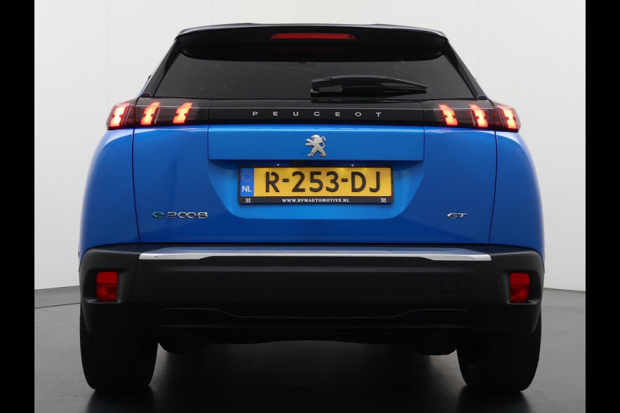 Peugeot e-2008 EV GT Pack 50 kWh VAN € 20.900,- VOOR € 18.440,- UW LENTEVOORDEEL € 2.460,-! |SOH 90% | 3-Fase boordlader | Warmtepomp | Open Panoramadak | Camera | Stoelverwarming | Adaptieve Cruise Control | Full Option | Dealeronderhouden | Inclusief 12 mnd BOVAG garantie |