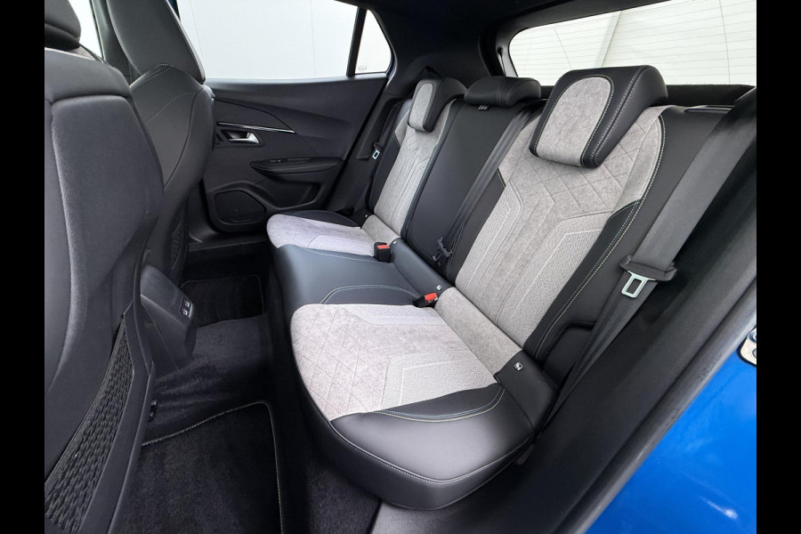 Peugeot e-2008 EV GT Pack 50 kWh VAN € 20.900,- VOOR € 18.440,- UW LENTEVOORDEEL € 2.460,-! |SOH 90% | 3-Fase boordlader | Warmtepomp | Open Panoramadak | Camera | Stoelverwarming | Adaptieve Cruise Control | Full Option | Dealeronderhouden | Inclusief 12 mnd BOVAG garantie |