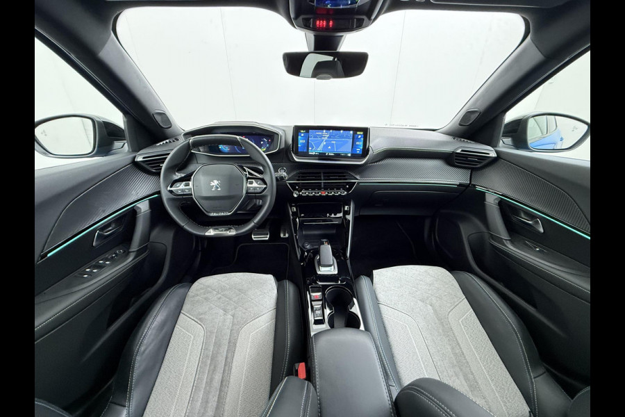 Peugeot e-2008 EV GT Pack 50 kWh VAN € 20.900,- VOOR € 18.440,- UW LENTEVOORDEEL € 2.460,-! |SOH 90% | 3-Fase boordlader | Warmtepomp | Open Panoramadak | Camera | Stoelverwarming | Adaptieve Cruise Control | Full Option | Dealeronderhouden | Inclusief 12 mnd BOVAG garantie |