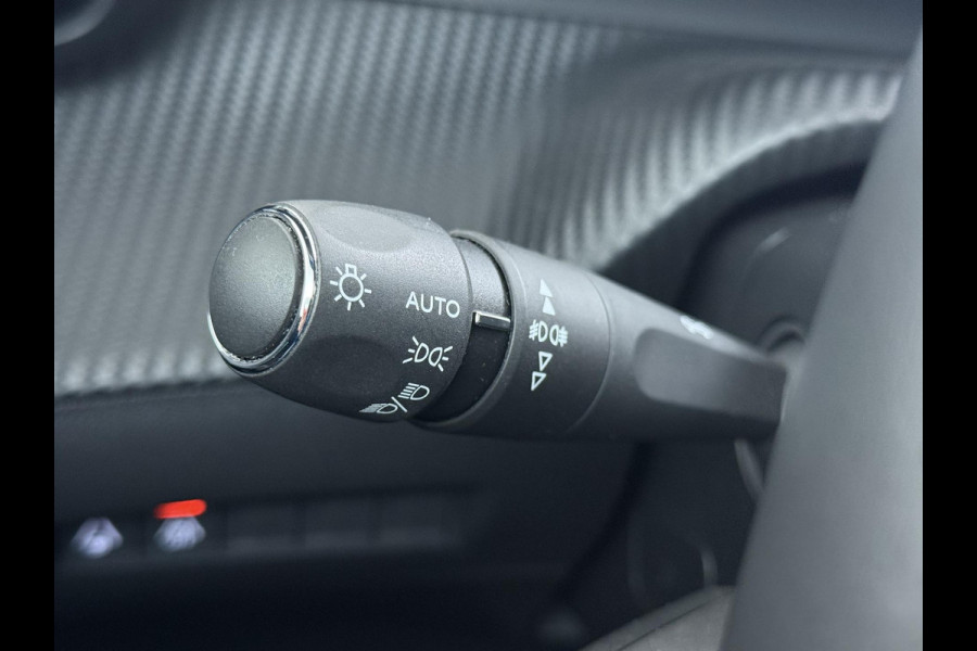 Peugeot e-2008 EV GT Pack 50 kWh VAN € 20.900,- VOOR € 18.440,- UW LENTEVOORDEEL € 2.460,-! |SOH 90% | 3-Fase boordlader | Warmtepomp | Open Panoramadak | Camera | Stoelverwarming | Adaptieve Cruise Control | Full Option | Dealeronderhouden | Inclusief 12 mnd BOVAG garantie |