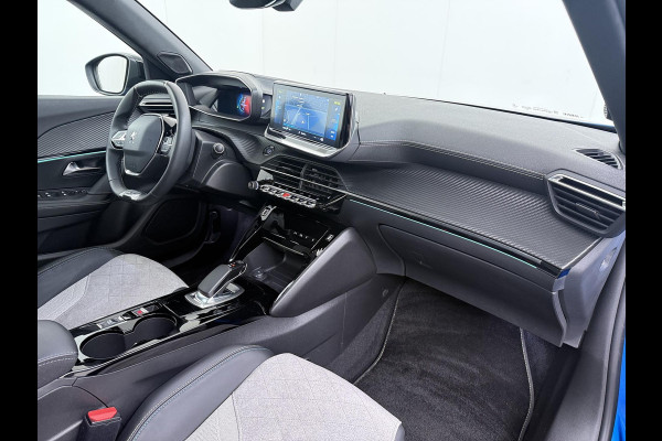 Peugeot e-2008 EV GT Pack 50 kWh VAN € 20.900,- VOOR € 18.440,- UW LENTEVOORDEEL € 2.460,-! |SOH 90% | 3-Fase boordlader | Warmtepomp | Open Panoramadak | Camera | Stoelverwarming | Adaptieve Cruise Control | Full Option | Dealeronderhouden | Inclusief 12 mnd BOVAG garantie |