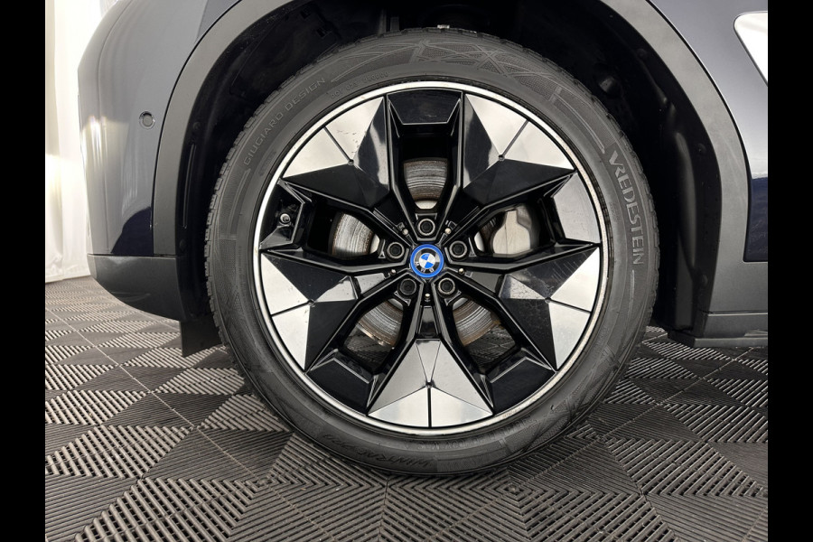 BMW iX3 High Executive 80 kWh [ 3-Fase ] {SOH-97%} (INCL-BTW) Aut. *PANO | HEAD-UP | LEATHER | HARMAN/KARDON | FULL-LED | BLINDSPOT | MEMORY-PACK | DIGI-COCKPIT | HEATED-SPORTSEATS | KEYLESS | TOPVIEW | DAB+ | NAVI-FULLMAP | 20''ALU*