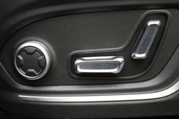 Lynk & Co 01 1.5 360° Camera, Panoramadak, Zwarte hemel, ACC, Apple Carplay, DAB, 20''