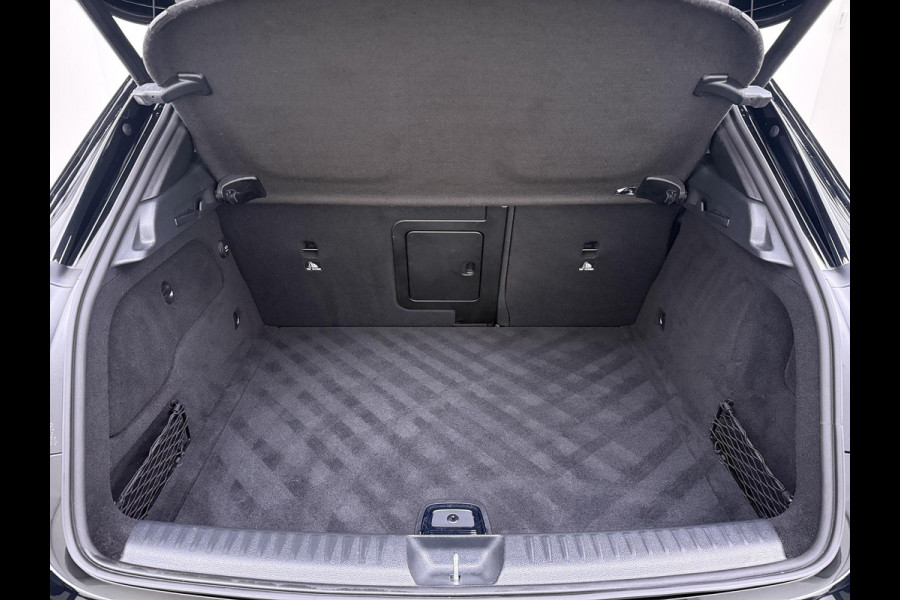 Mercedes-Benz GLA 180 Premium Plus VAN € 23.900,- VOOR € 19.877,- UW LENTEVOORDEEL € 4.023,-! | Stoelverwarming | Climate Control | Camera | Top onderhouden | 12 maanden BOVAG-garantie