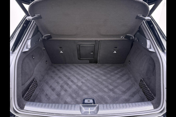 Mercedes-Benz GLA 180 Premium Plus VAN € 23.900,- VOOR € 19.877,- UW LENTEVOORDEEL € 4.023,-! | Stoelverwarming | Climate Control | Camera | Top onderhouden | 12 maanden BOVAG-garantie