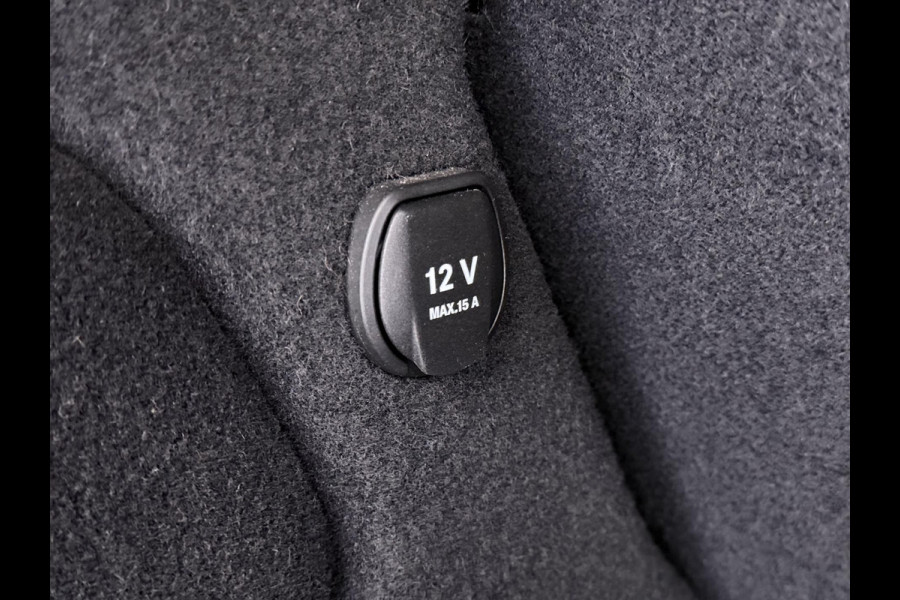 Mercedes-Benz GLA 180 Premium Plus VAN € 23.900,- VOOR € 19.877,- UW LENTEVOORDEEL € 4.023,-! | Stoelverwarming | Climate Control | Camera | Top onderhouden | 12 maanden BOVAG-garantie