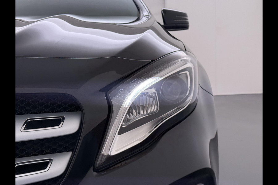 Mercedes-Benz GLA 180 Premium Plus VAN € 23.900,- VOOR € 19.877,- UW LENTEVOORDEEL € 4.023,-! | Stoelverwarming | Climate Control | Camera | Top onderhouden | 12 maanden BOVAG-garantie