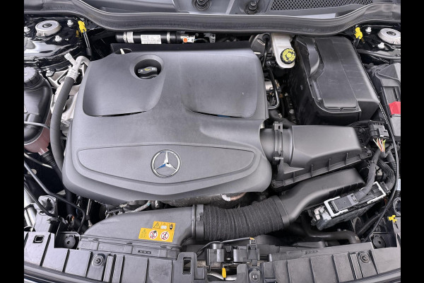 Mercedes-Benz GLA 180 Premium Plus VAN € 23.900,- VOOR € 19.877,- UW LENTEVOORDEEL € 4.023,-! | Stoelverwarming | Climate Control | Camera | Top onderhouden | 12 maanden BOVAG-garantie