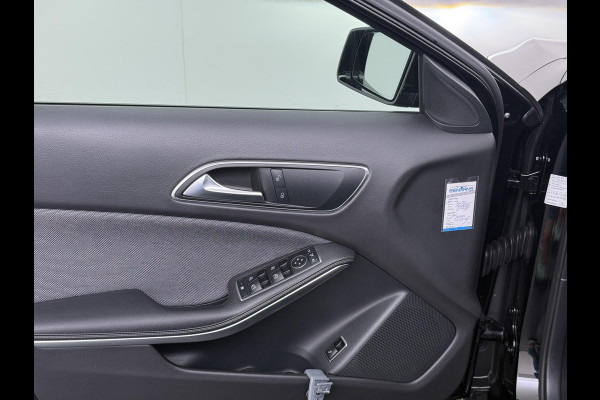 Mercedes-Benz GLA 180 Premium Plus VAN € 23.900,- VOOR € 19.877,- UW LENTEVOORDEEL € 4.023,-! | Stoelverwarming | Climate Control | Camera | Top onderhouden | 12 maanden BOVAG-garantie