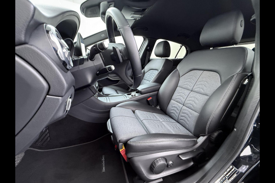 Mercedes-Benz GLA 180 Premium Plus VAN € 23.900,- VOOR € 19.877,- UW LENTEVOORDEEL € 4.023,-! | Stoelverwarming | Climate Control | Camera | Top onderhouden | 12 maanden BOVAG-garantie