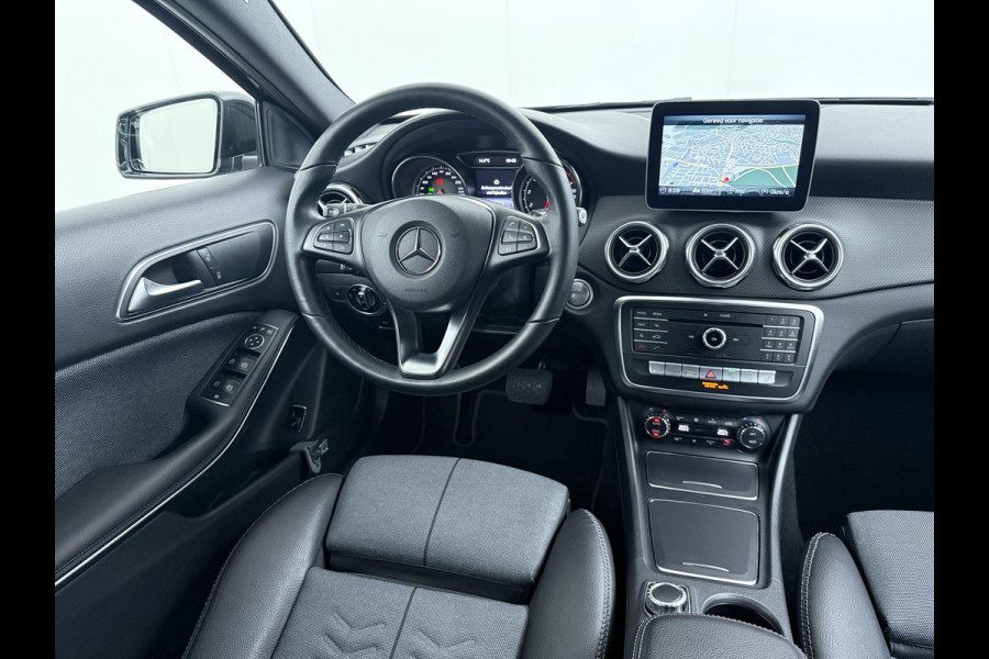 Mercedes-Benz GLA 180 Premium Plus VAN € 23.900,- VOOR € 19.877,- UW LENTEVOORDEEL € 4.023,-! | Stoelverwarming | Climate Control | Camera | Top onderhouden | 12 maanden BOVAG-garantie