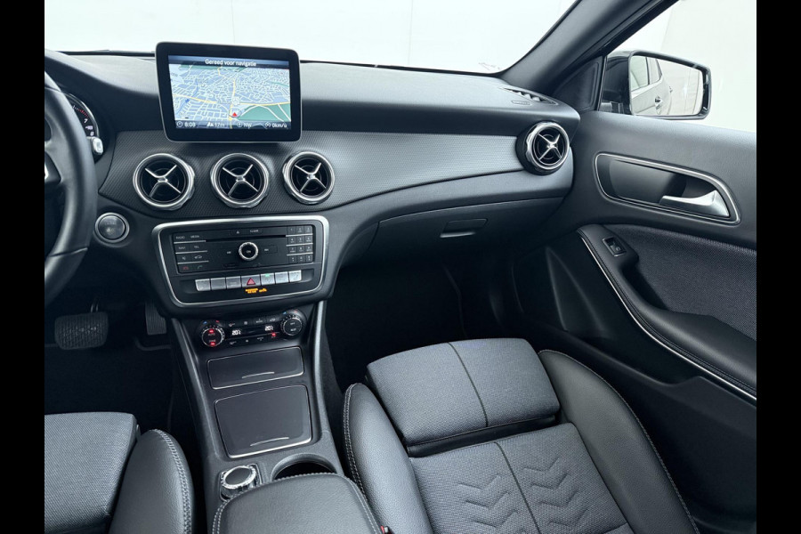 Mercedes-Benz GLA 180 Premium Plus VAN € 23.900,- VOOR € 19.877,- UW LENTEVOORDEEL € 4.023,-! | Stoelverwarming | Climate Control | Camera | Top onderhouden | 12 maanden BOVAG-garantie