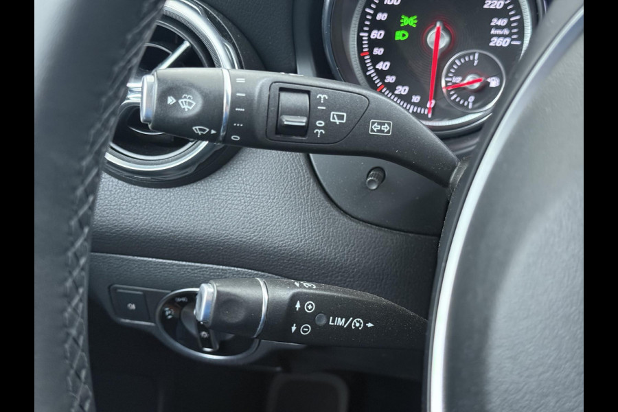 Mercedes-Benz GLA 180 Premium Plus VAN € 23.900,- VOOR € 19.877,- UW LENTEVOORDEEL € 4.023,-! | Stoelverwarming | Climate Control | Camera | Top onderhouden | 12 maanden BOVAG-garantie