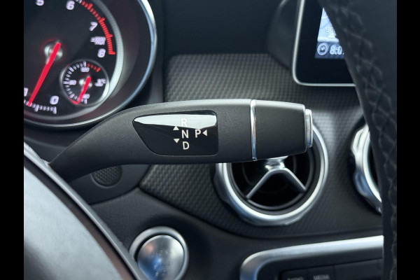 Mercedes-Benz GLA 180 Premium Plus VAN € 23.900,- VOOR € 19.877,- UW LENTEVOORDEEL € 4.023,-! | Stoelverwarming | Climate Control | Camera | Top onderhouden | 12 maanden BOVAG-garantie